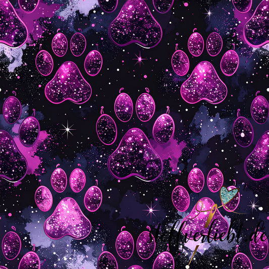 Glow-in-the-Dark Kunstleder mit Galaxy Pfoten in Pink Violett – ideal für Taschen und Rucksäcke

