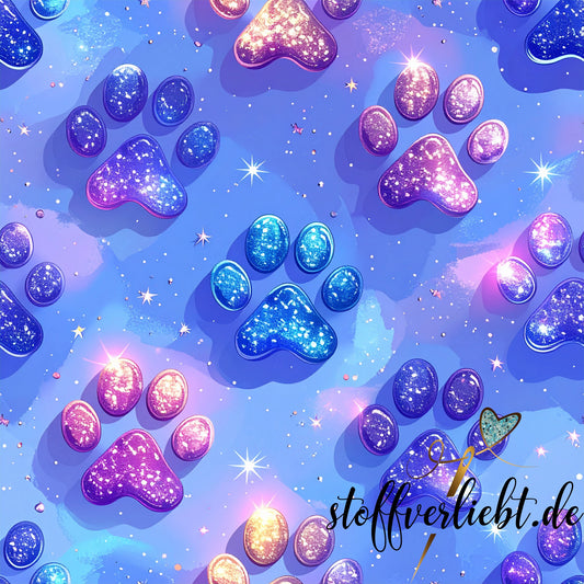 Glow in the Dark Kunstleder mit Galaxy Pfoten auf Hellblau – ideal für Taschen und Rucksäcke.
