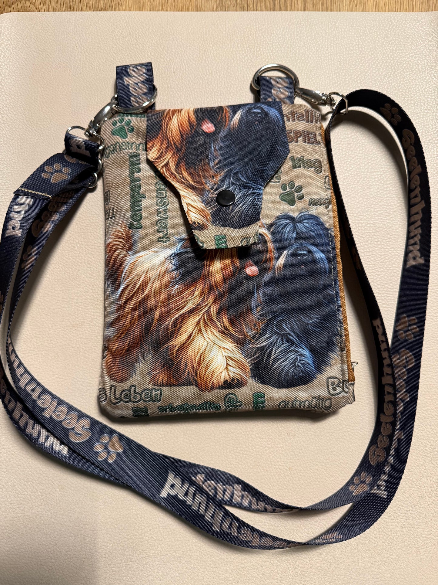 wasserfester Outdoorstoff - Briard mit Wesenszügen